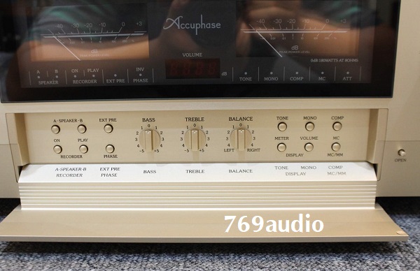 Mặt trước Amply Accuphase E460
